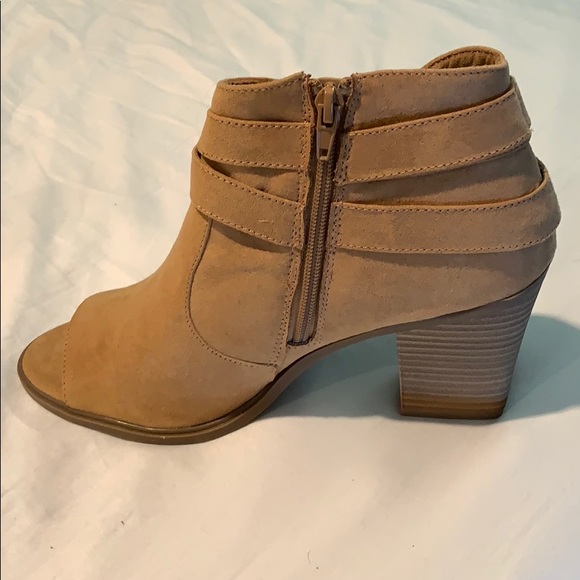 Open toed, camel booties - Picture 3 of 5